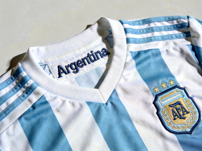 阿根廷国家队球队信息 - 蓝白条纹球衣特写